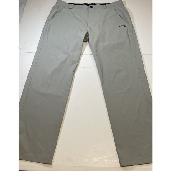 Oakley Stretch Golf Pants Men’s 36x32 Light Gray Performance Flat Front - Picture 2 of 8